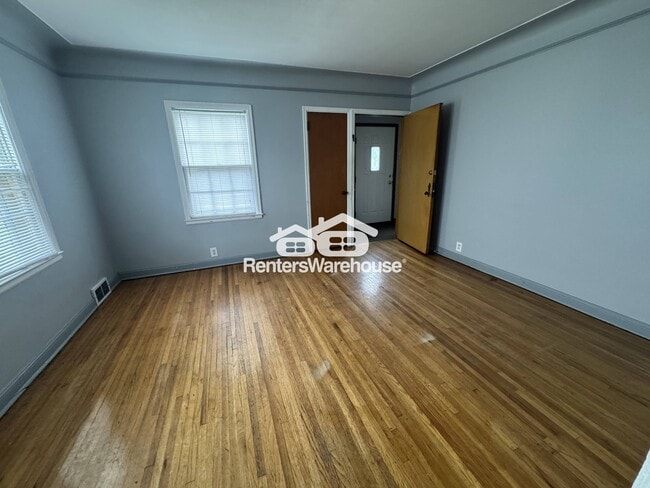 Building Photo - 4628 Cedar Ave S