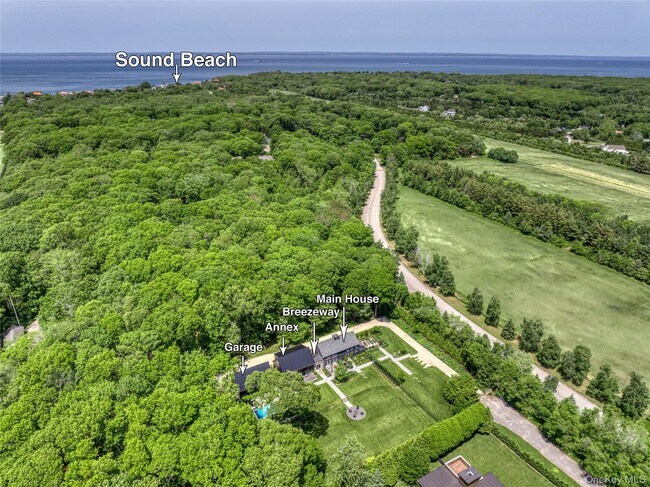 Foto del edificio - 745 Golf View Ct