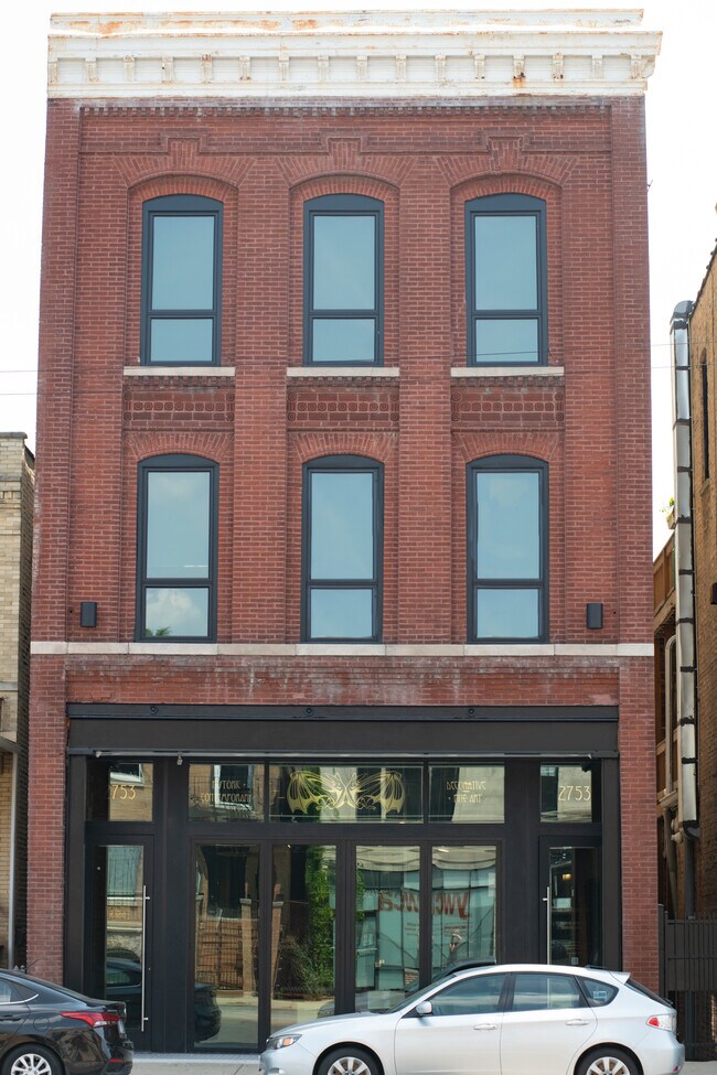 Building Photo - 2753 W Fullerton Ave