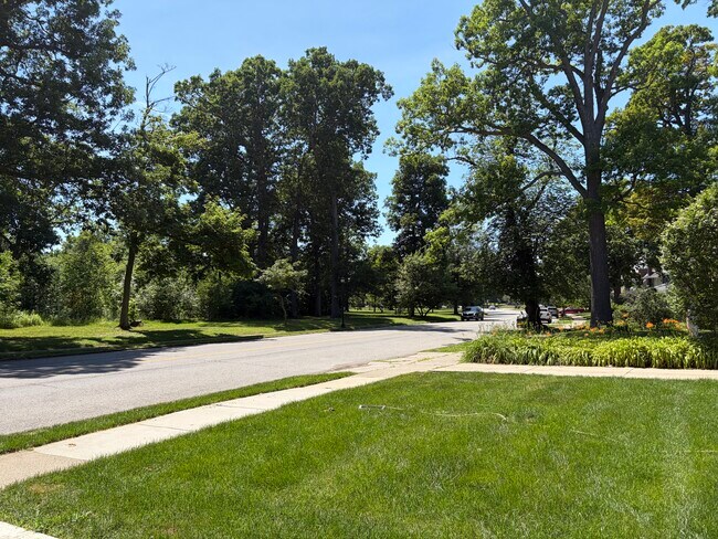 Foto del edificio - 1376 Amherst St