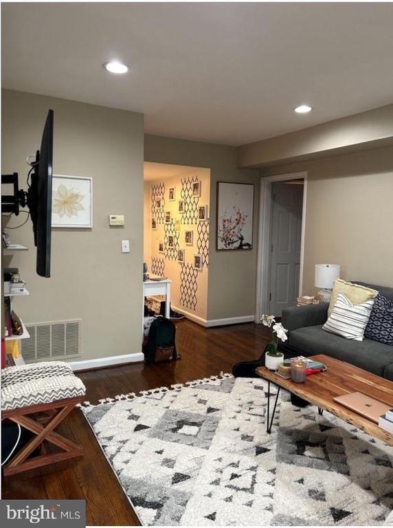 Foto del edificio - 3856 Porter St NW