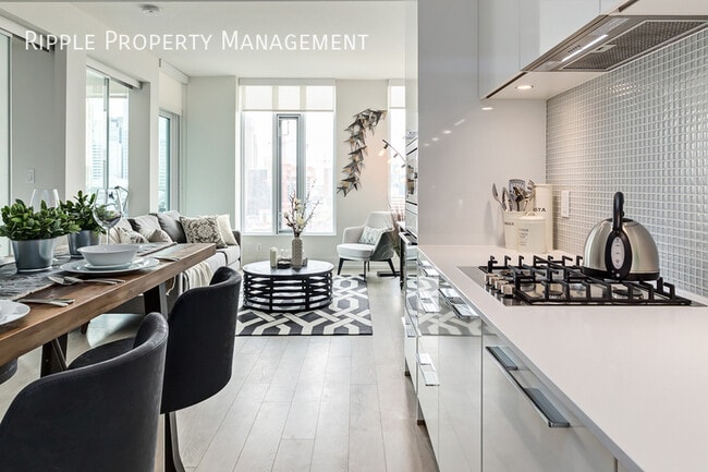 Photo du bâtiment - COMING SOON! AMAZING MODERN 2 BEDS/ 2 BATH...