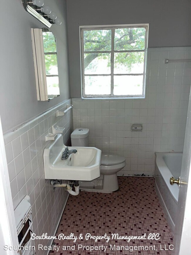 Foto del edificio - 3 br, 2 bath House - 2026 Commodore Street