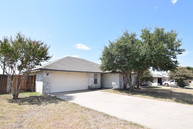 Building Photo - 3105 Westwood Dr