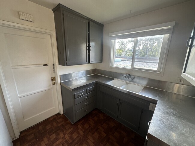 Foto del edificio - 2441 Silver Lake Blvd