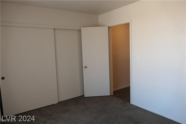 Foto del edificio - 6665 Golden Pond Cir