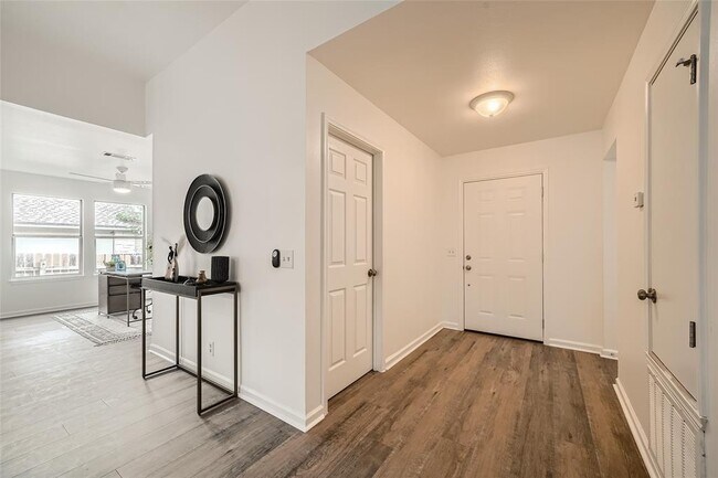 Foto del edificio - 905 Jasmine Trail