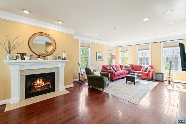 Foto del edificio - 545 Summerford Ln