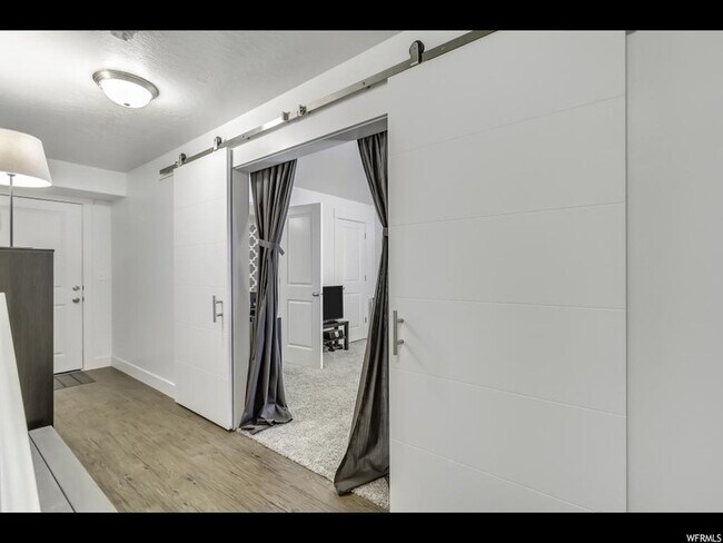 Building Photo - 569 Lewski Ln