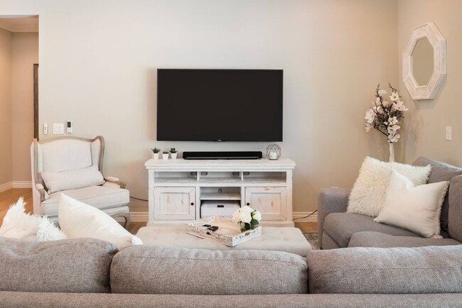 Foto del edificio - 3706 E Clarendon Ave