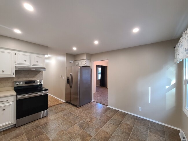 Kitchen - 11723 W Diane Dr