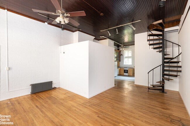 Building Photo - 375 Vanderbilt Ave