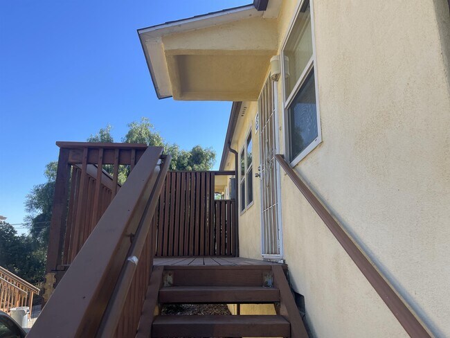 Building Photo - 632 M Ave