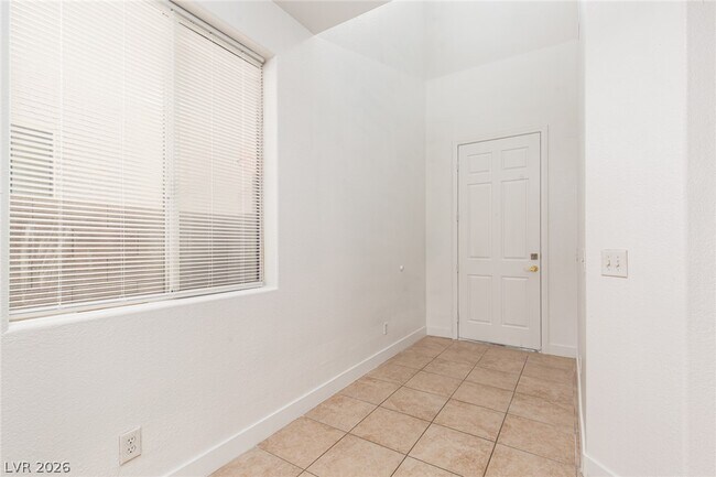 Foto del edificio - 9046 Wine Cellar Ave