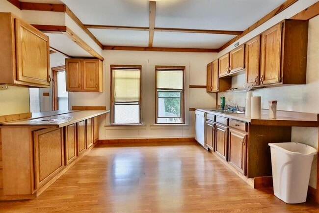 Building Photo - 1009 Vilas Ave