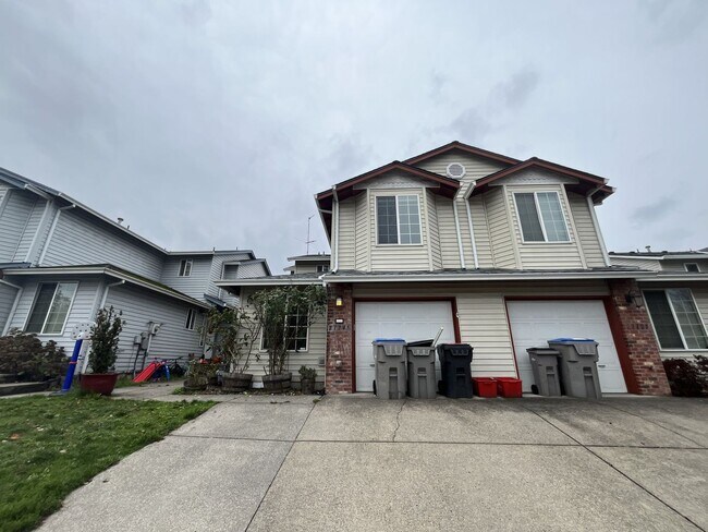 Foto del edificio - Light-Filled 3BR Home with Fireplace & Har...