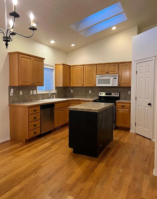 Foto del edificio - 2244 Hickory Wy N