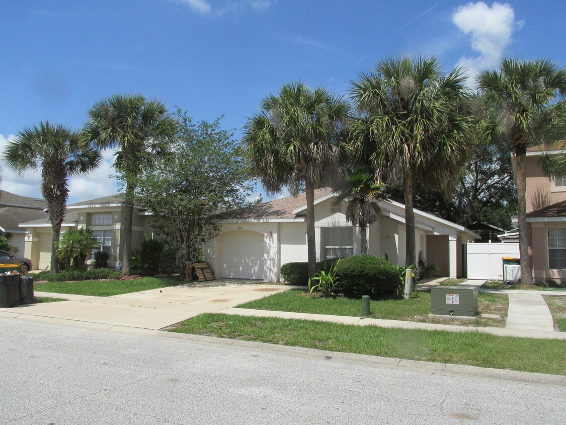 Foto principal - 3 Bedroom, 2 Bath, home for rent at 3240 B...