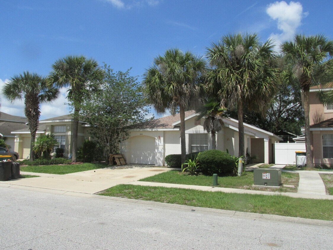 Primary Photo - 3 Bedroom, 2 Bath, home for rent at 3240 B...