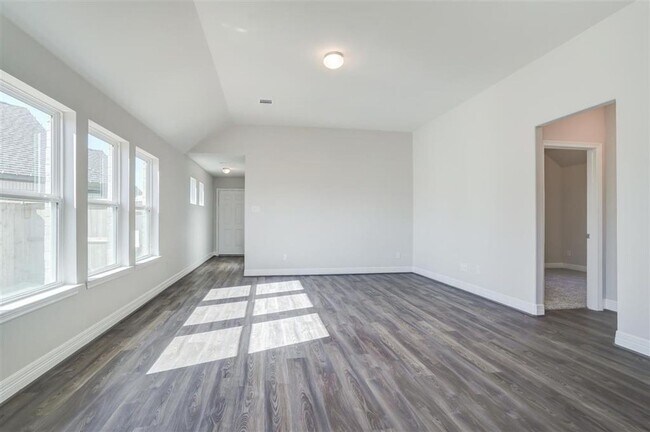 Foto del edificio - HUGE LOT! 1 Story, 3 Bedroom, 2 Bath