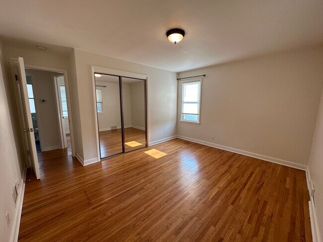 Foto del edificio - 3207 W 47th St
