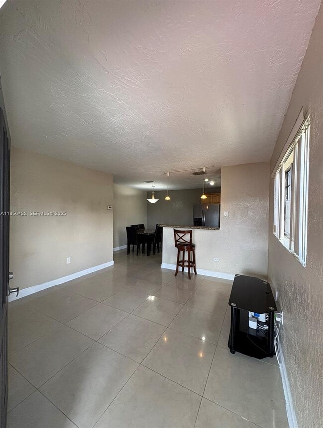 Foto del edificio - 3480 NW 208th St