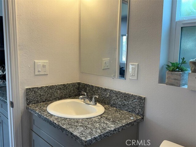 Foto del edificio - 1901 N Grape Ave