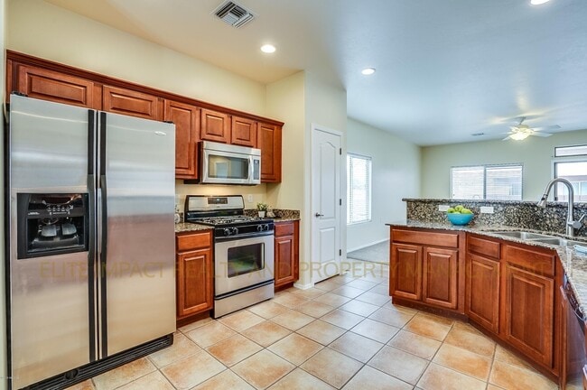 Building Photo - 316 W Sunrise Vista Dr