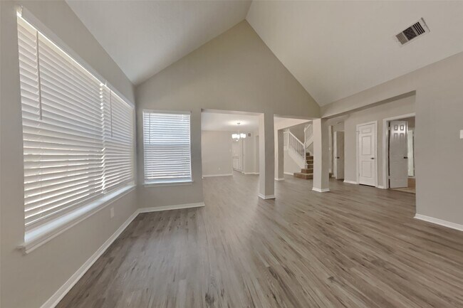 Foto del edificio - 3019 Highland Laurels Dr