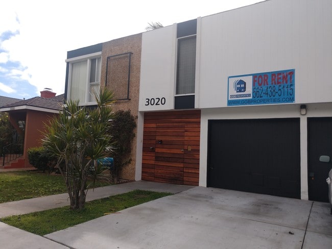 Building Photo - 3020 E Mariquita St