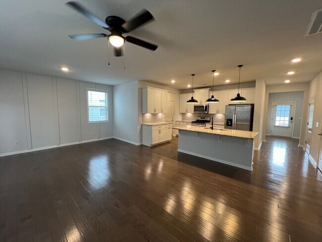 Building Photo - *1/2 Off First Month's Rent!* Gorgeous 4 B...