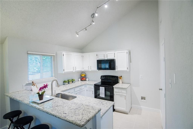 Building Photo - Boxwood Drive