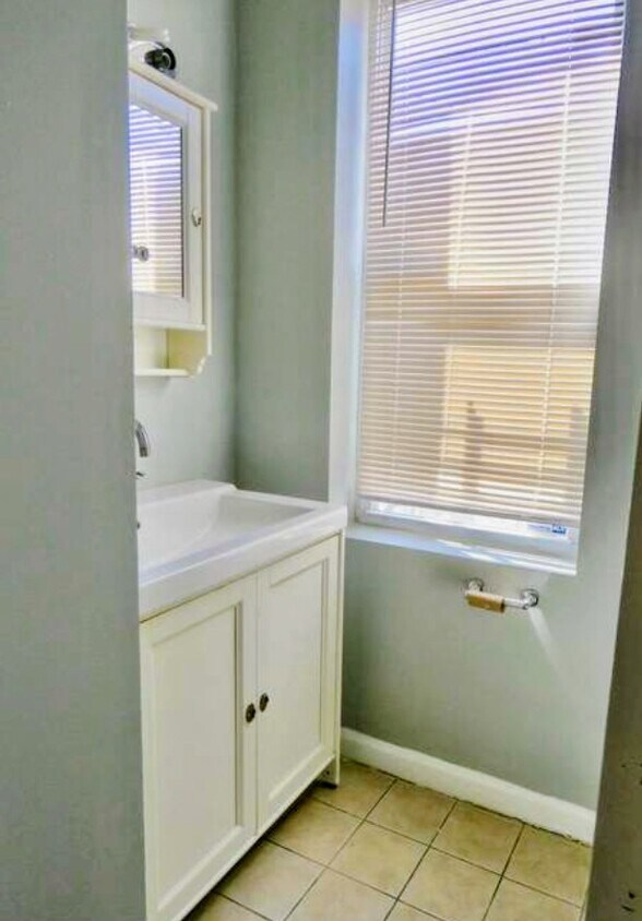 Building Photo - 1205 Clendenin St