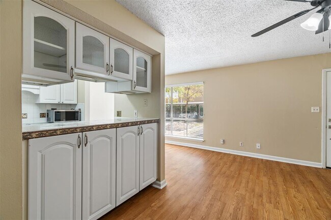 Foto del edificio - 500 E Riverside Dr