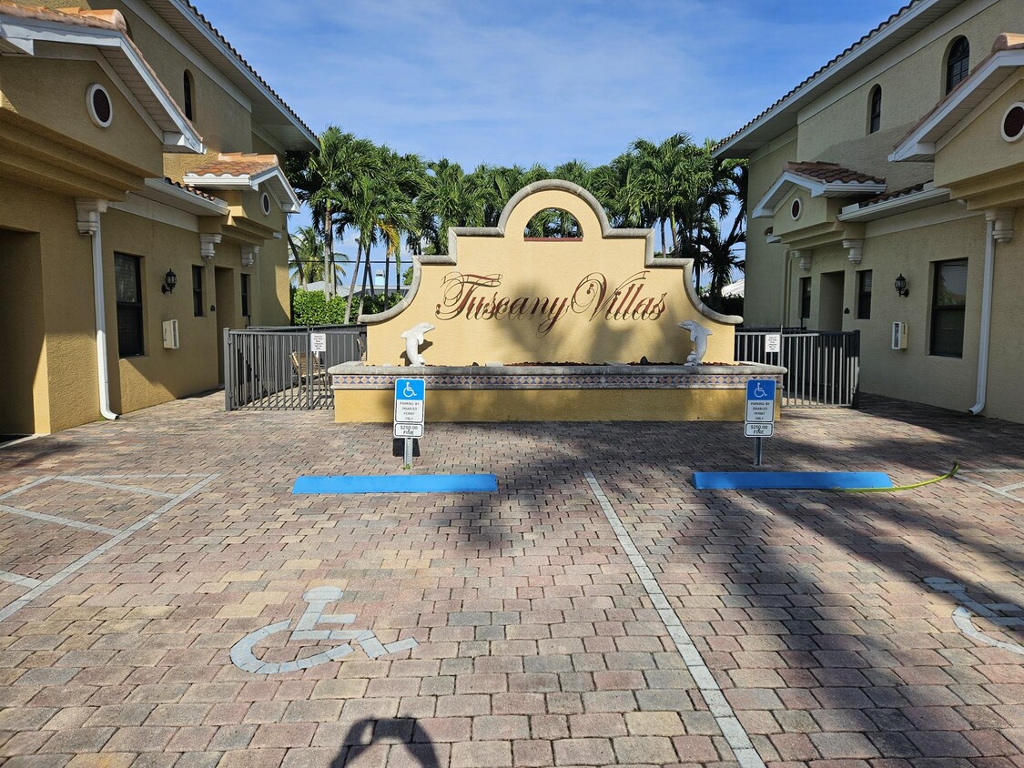 Condominium - 4828 SW 17th Pl