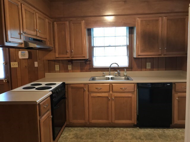 Building Photo - 107 NE Rosewood Dr