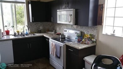 Building Photo - 6984 SW 39th St