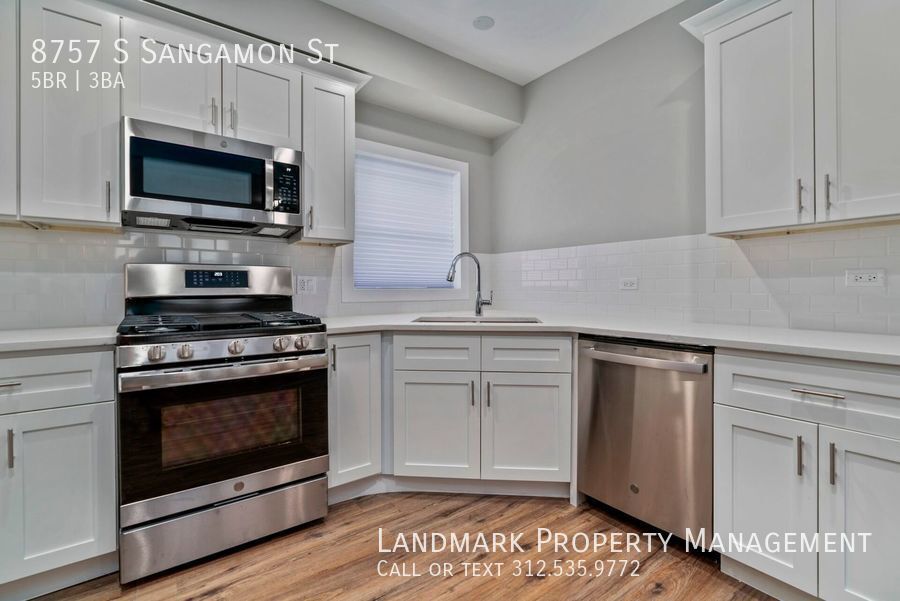 Primary Photo - 8757 S Sangamon