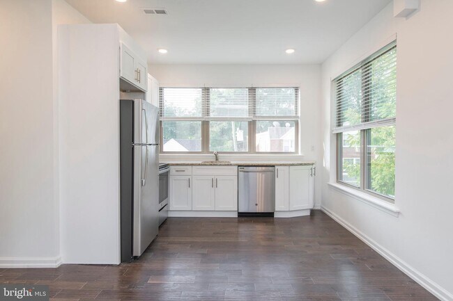 Foto del edificio - 641 Green Ln