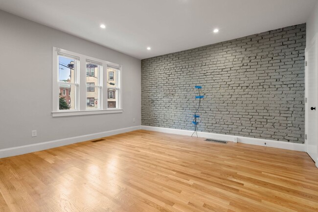 Building Photo - Single Family - Free Laundry - Blocks Clev...
