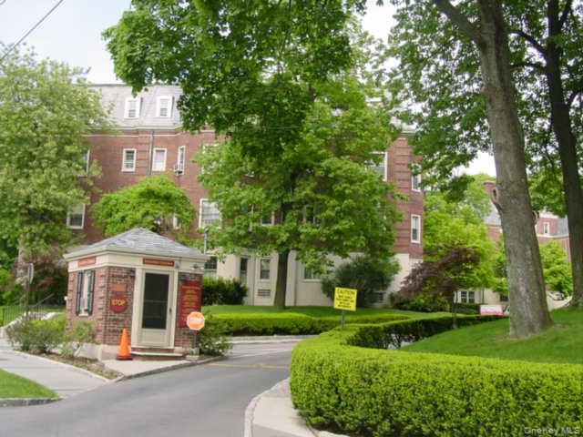 Building Photo - 5 Chateaux Cir
