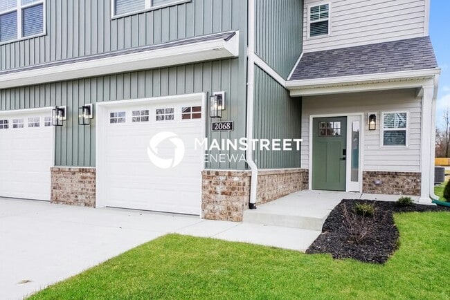 Photo - 3 Bedroom Pet-Friendly Home in Jeffersonville, IN with Main Street Renewal