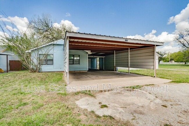 Photo - 1005 SW 63rd St House
