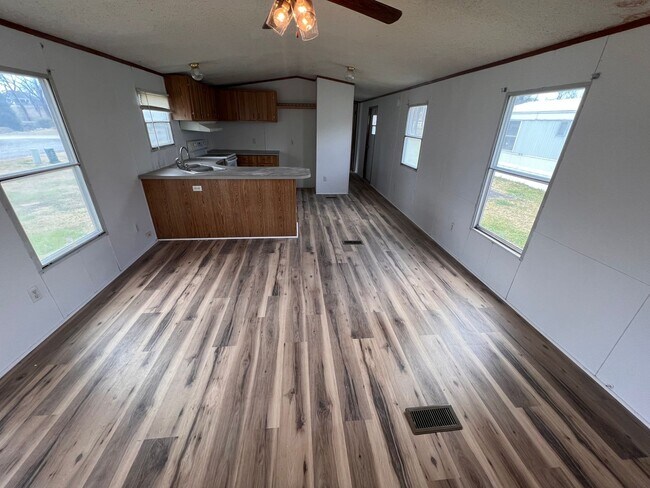 Foto del edificio - Mobile Home with 2 Bed 1 Bath in Benton