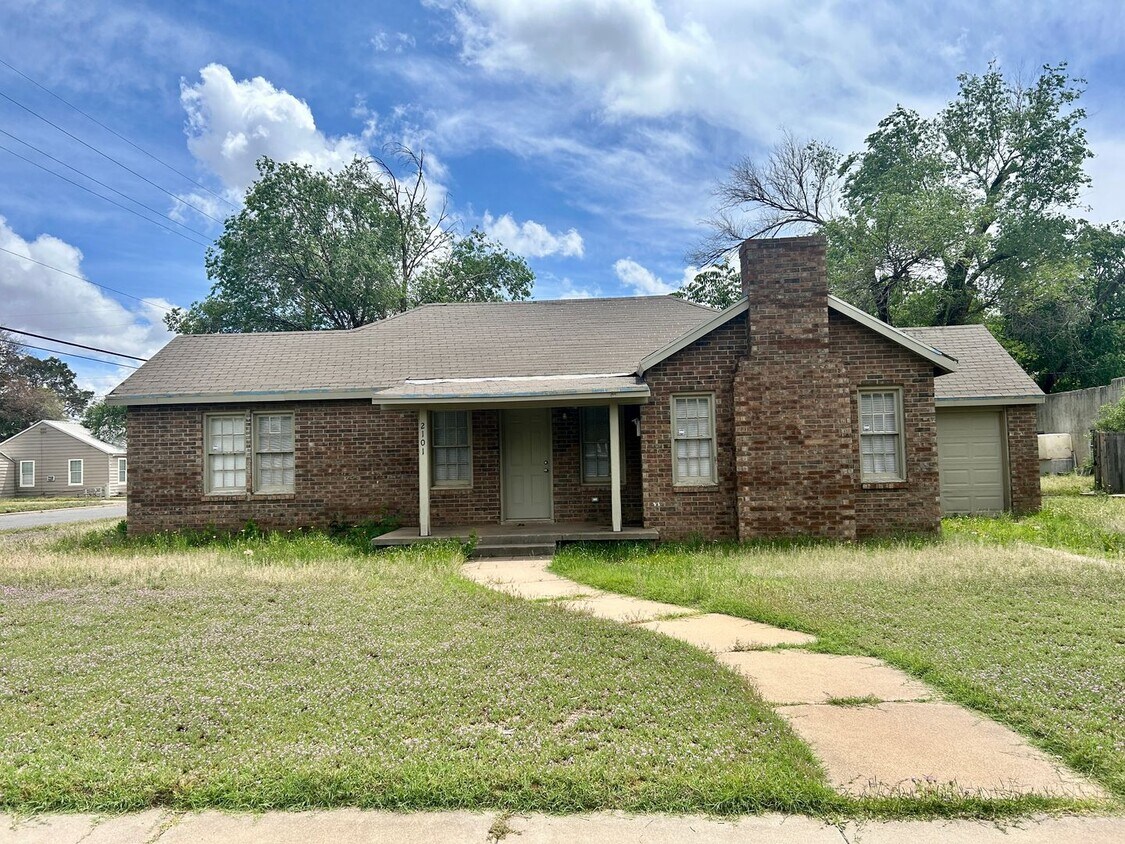 Foto principal - 3 bed 1 bath close to Texas Tech