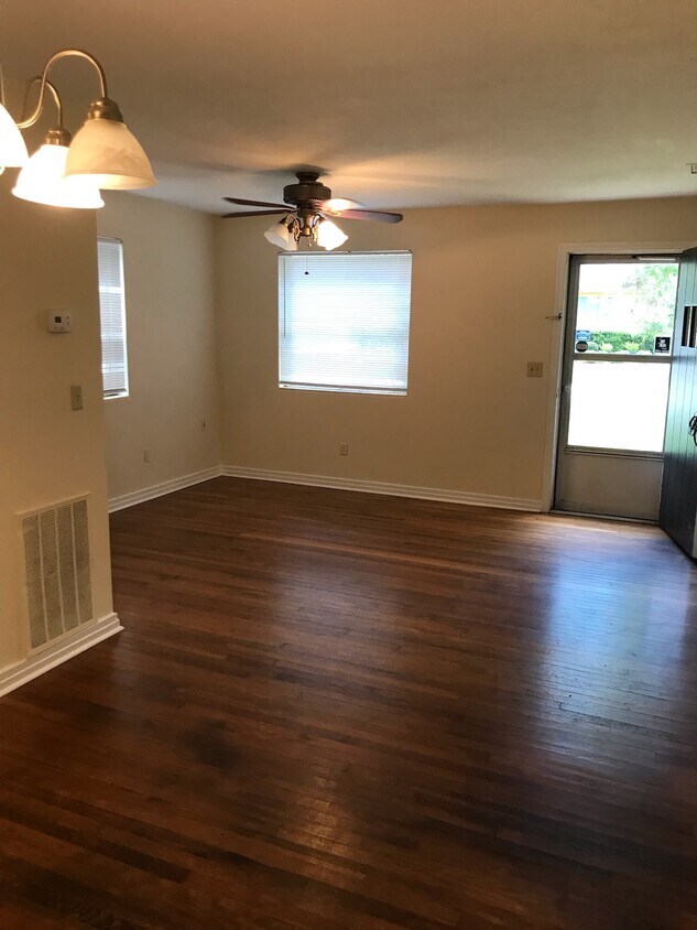 Foto del edificio - 4324 Pinewood Ave