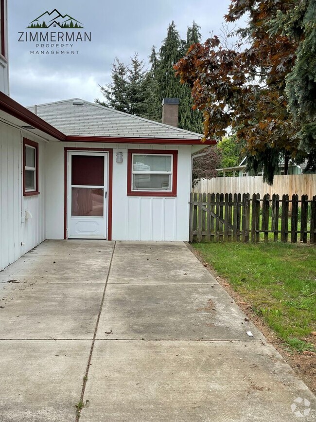 Building Photo - 2055 Devos St