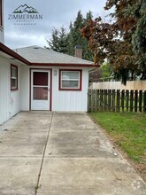 Building Photo - 2055 Devos St