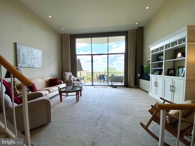 Building Photo - 1200 N Nash St