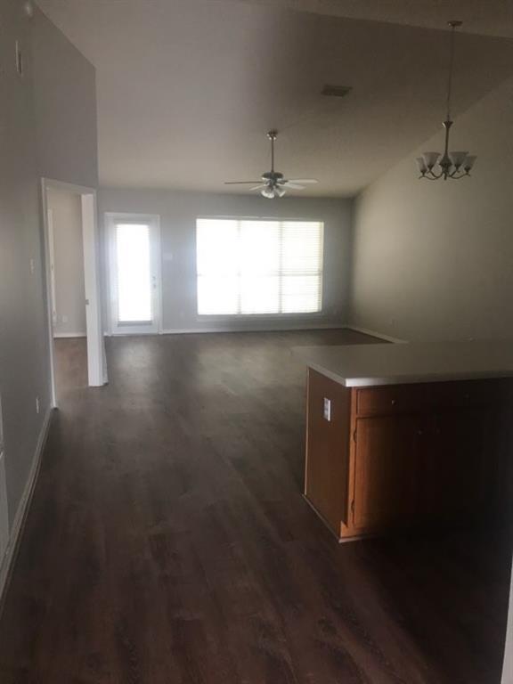 Foto del edificio - 326 Spring Lake Dr N